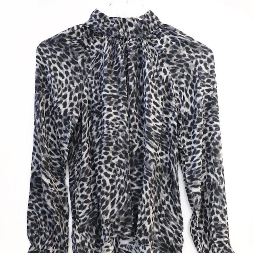 #60 New Bella Dahl Mock neck button back blouse